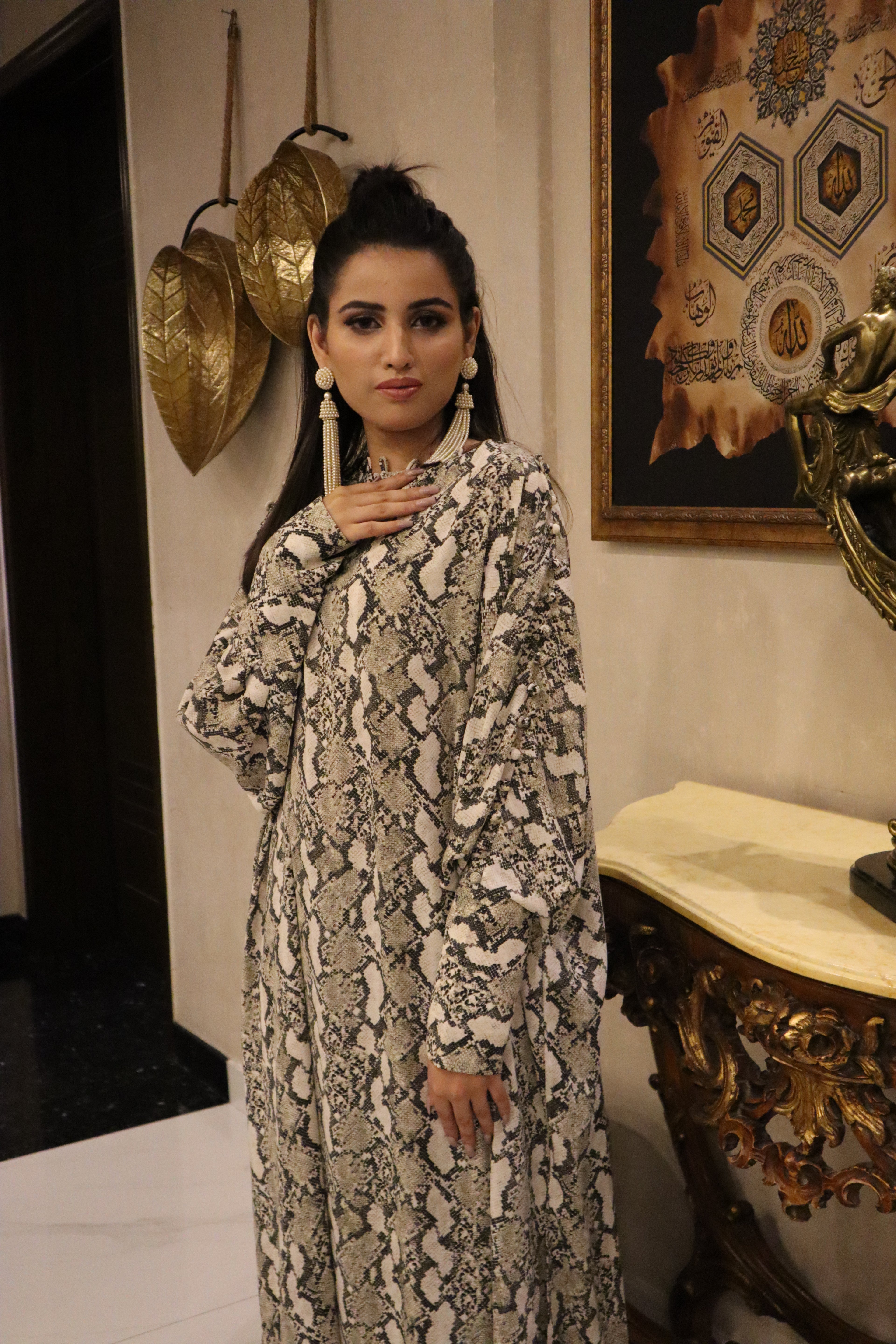 Paige Snakeskin kaftan se